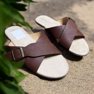 Aerosoles Pierra slip-on Buckled Brown criss-cross sandal size 9